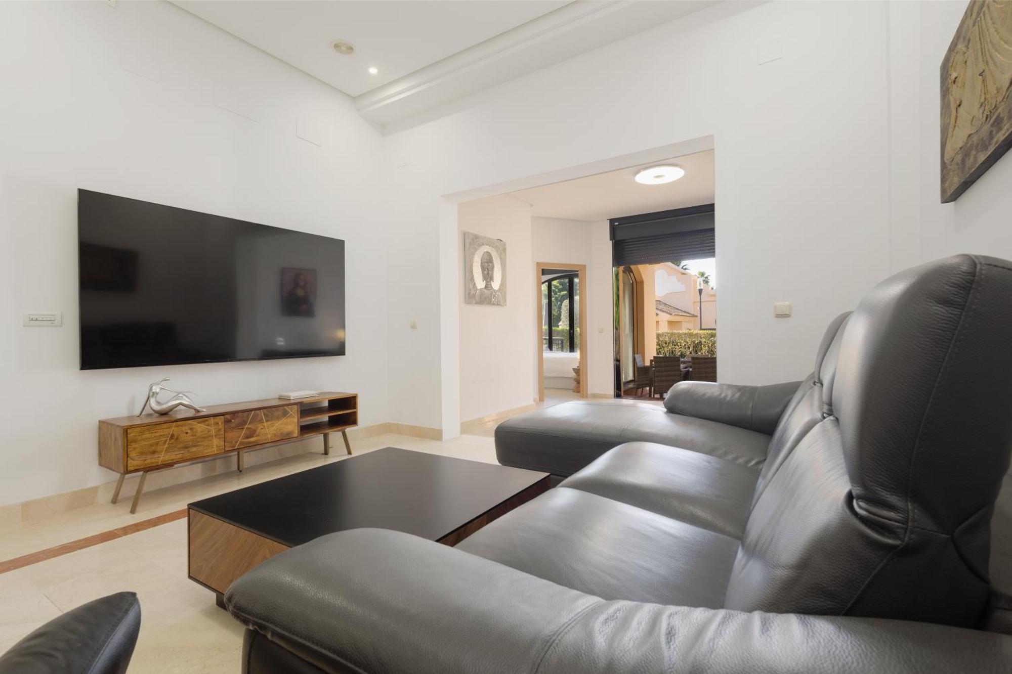 Appartement With 3 Bedrooms, Terrace, Indoor Pool And Sauna At 100 M From The In Puerto Banus *
