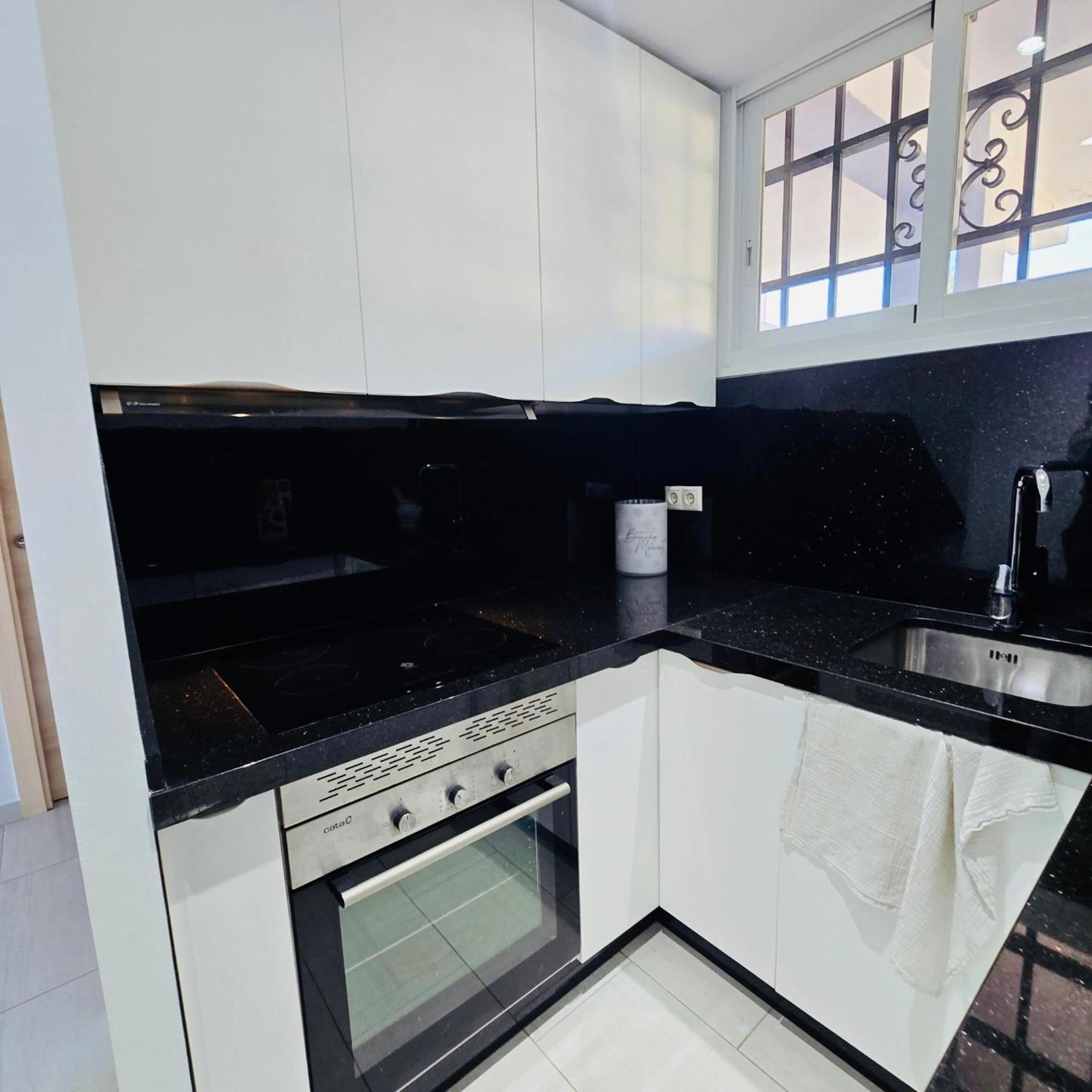 Center Walking Distance And Plaza De Naranjos Marbella