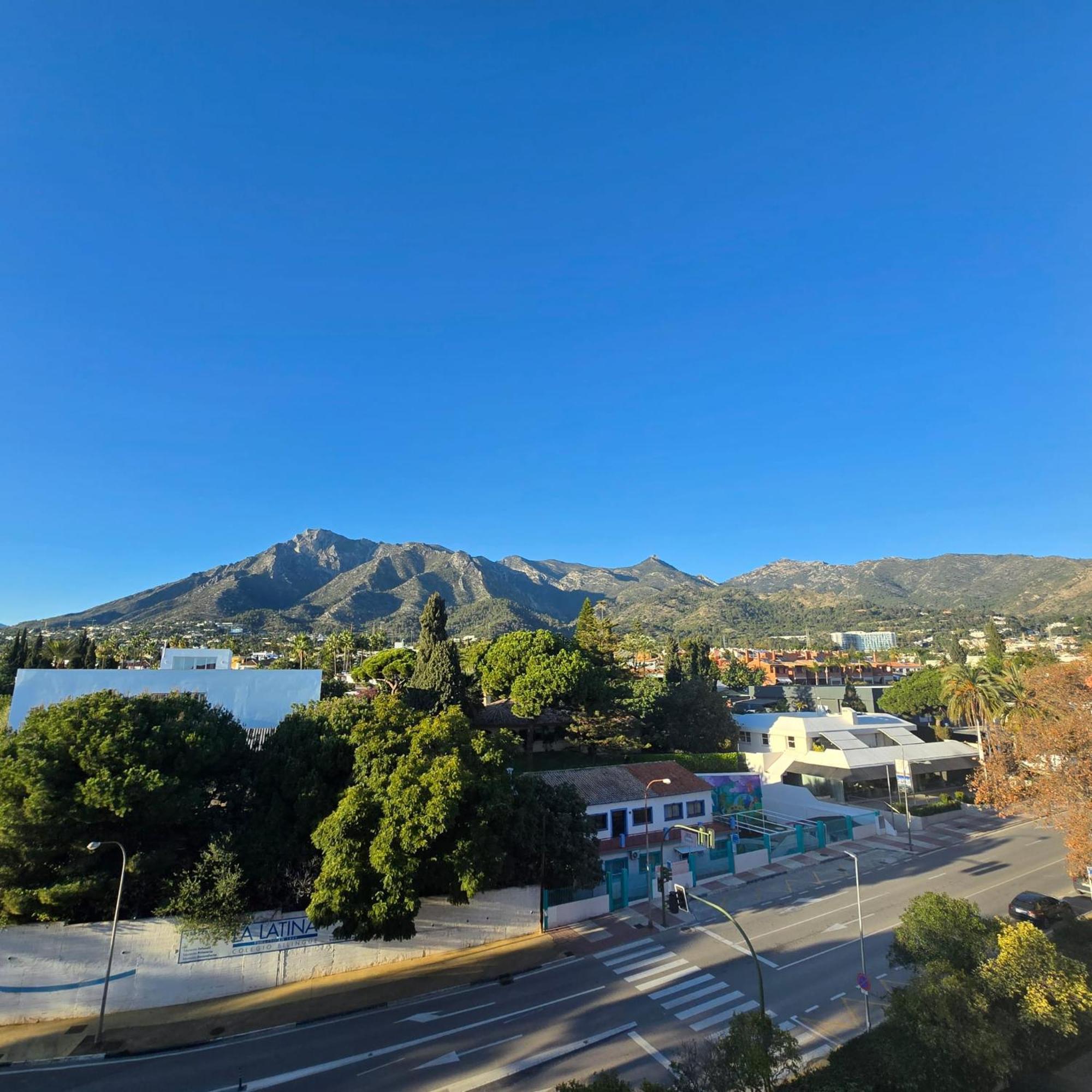 Center Walking Distance And Plaza De Naranjos Apartamento Marbella