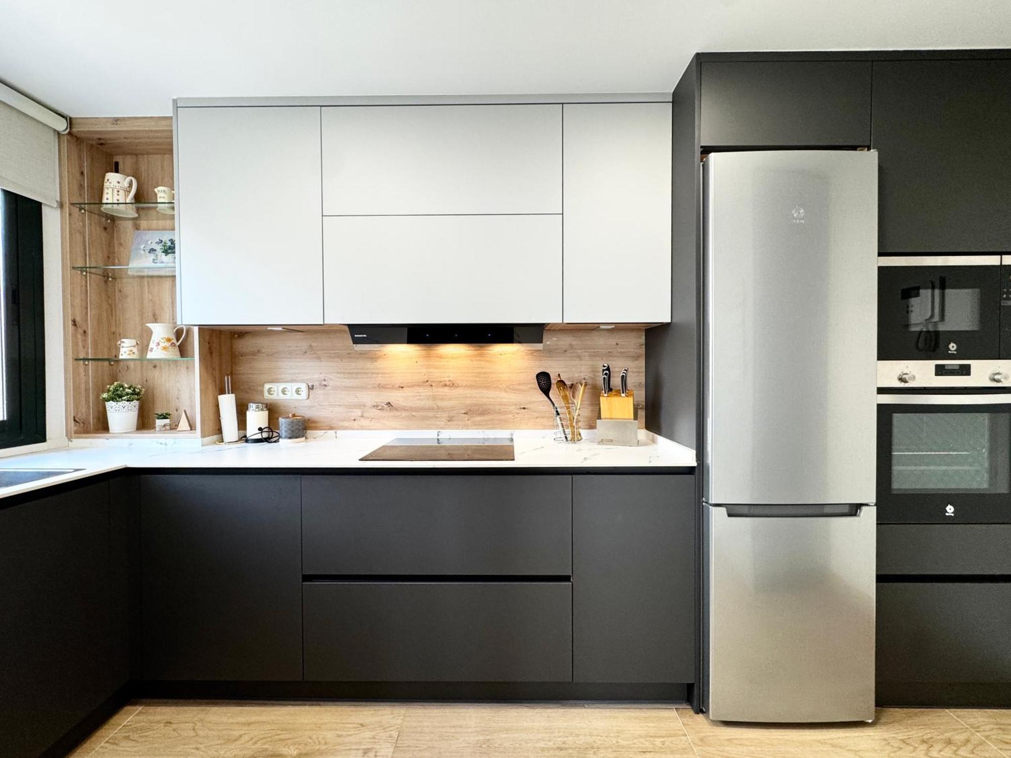 Rs 12 Ii Luxury Center Of - Eaw Homes Apartment