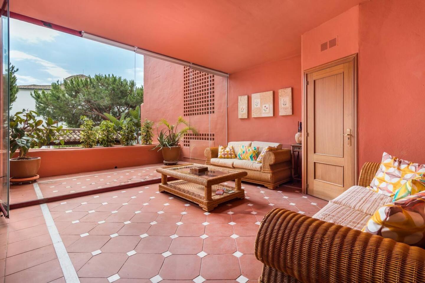 Beachfront, 3pools, King Bed, Free Gymparking *