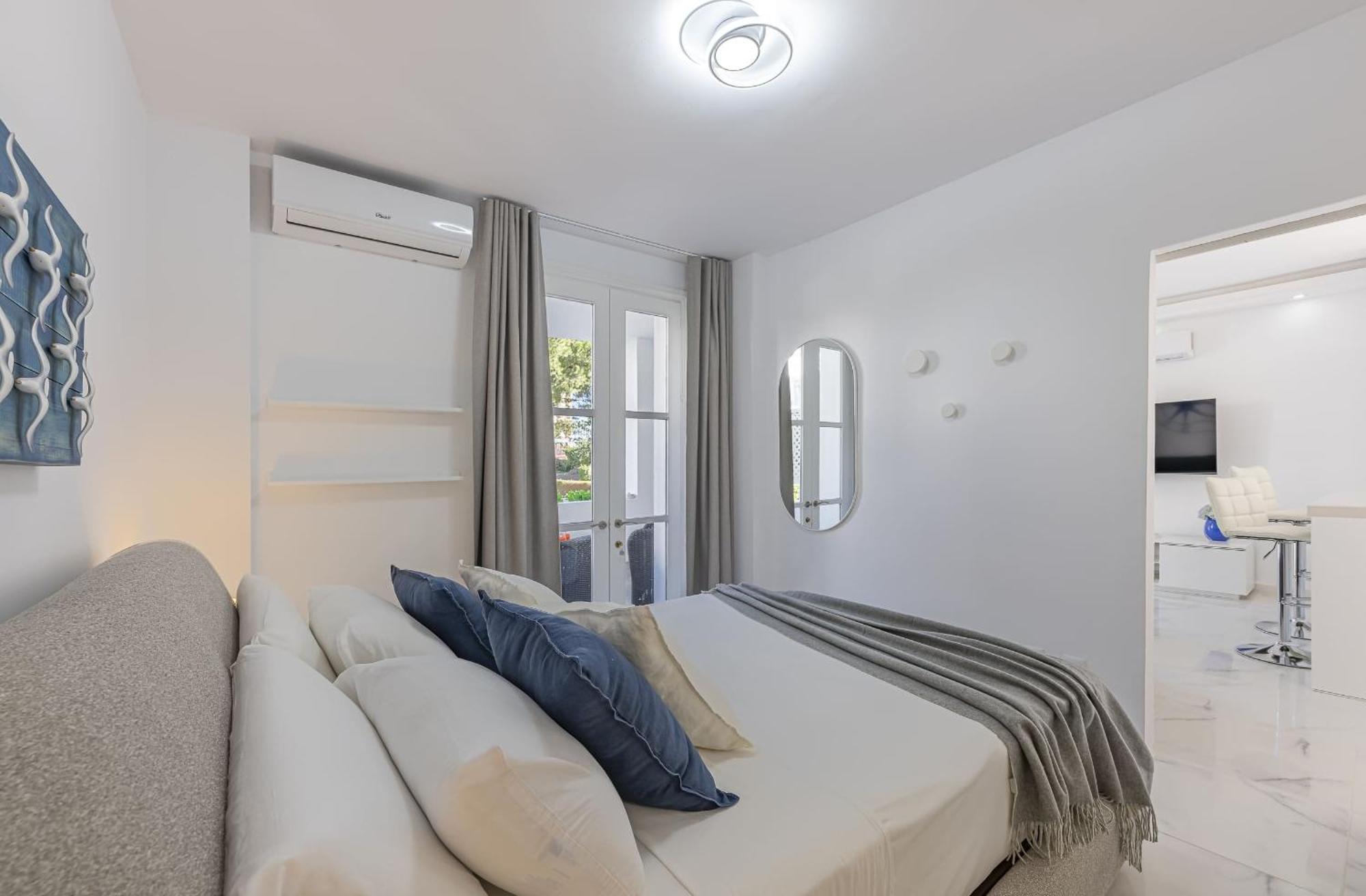 Blukai And Pool With Private Parking * Marbella
