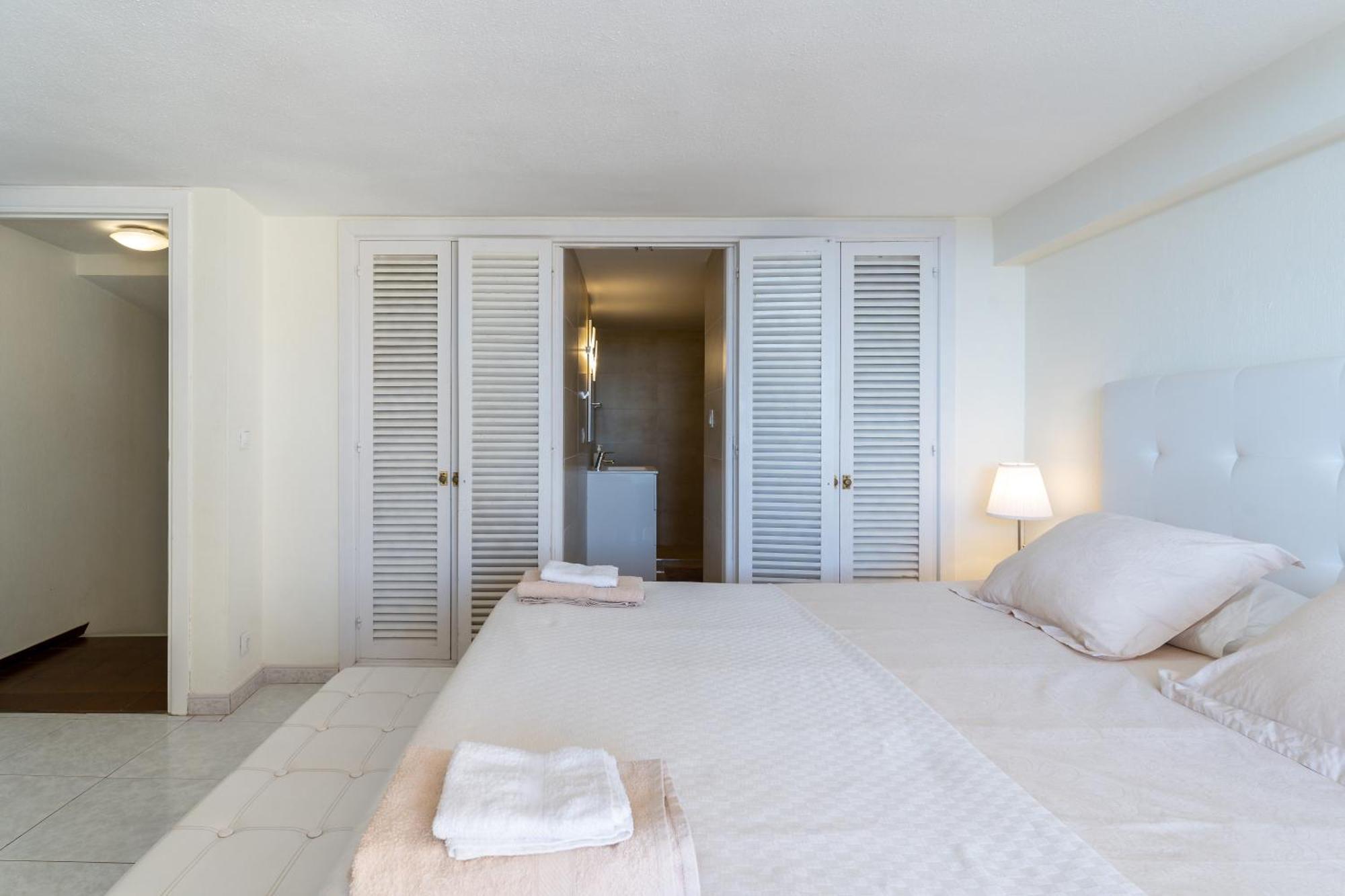 Beachfront Puerto Cabopino Apartment