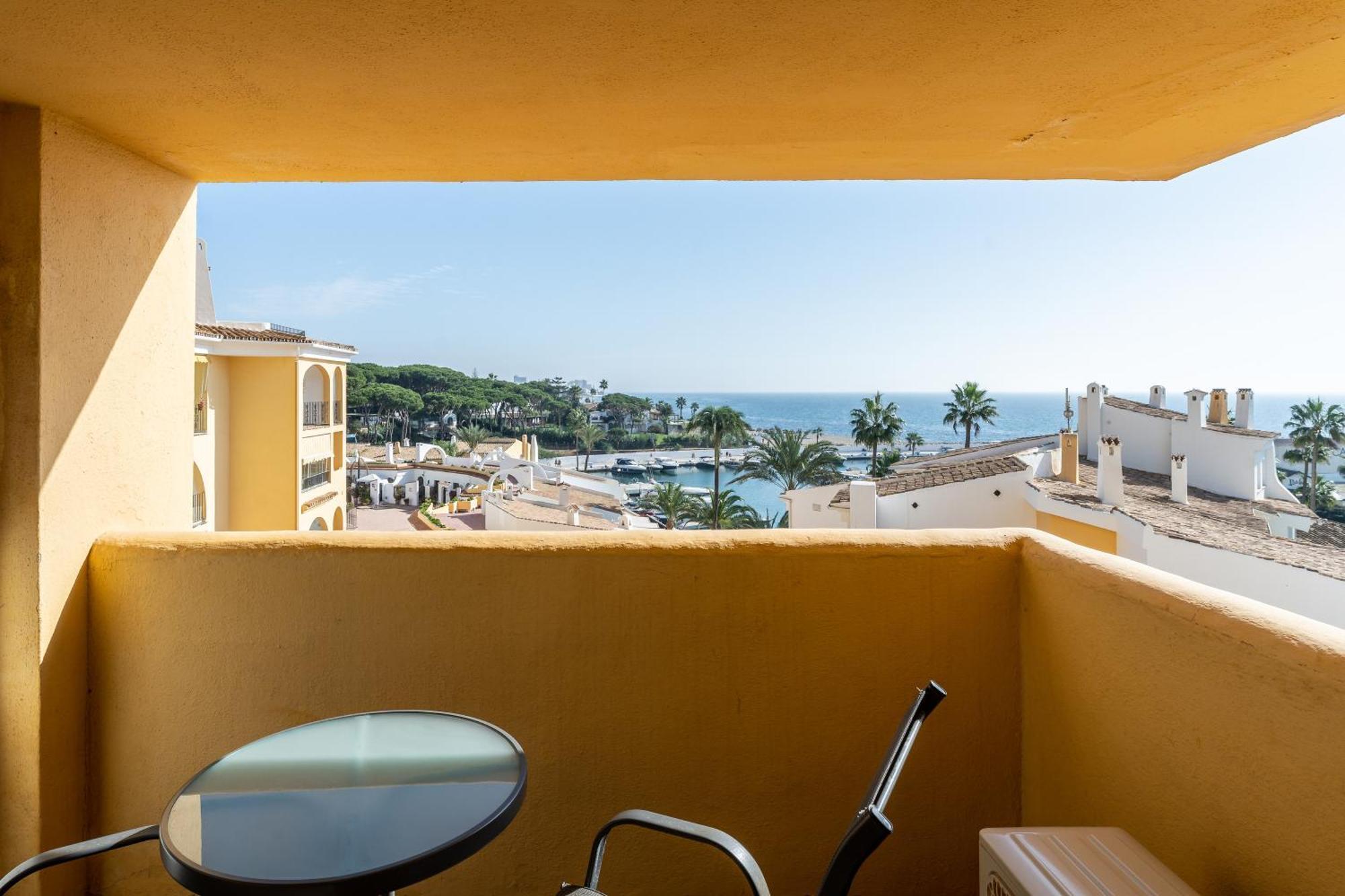 Beachfront Puerto Cabopino * Marbella