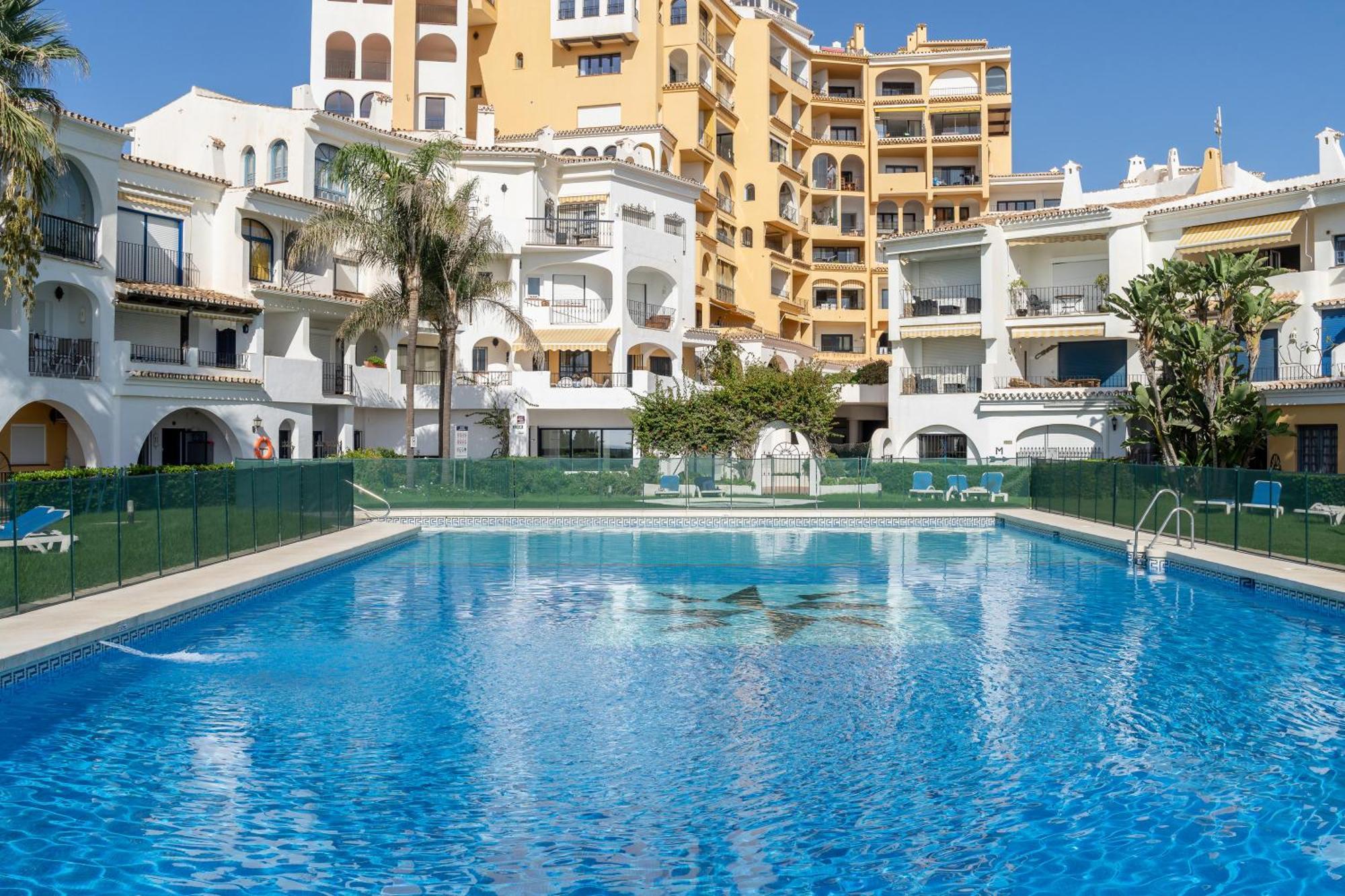 Apartment Beachfront Puerto Cabopino