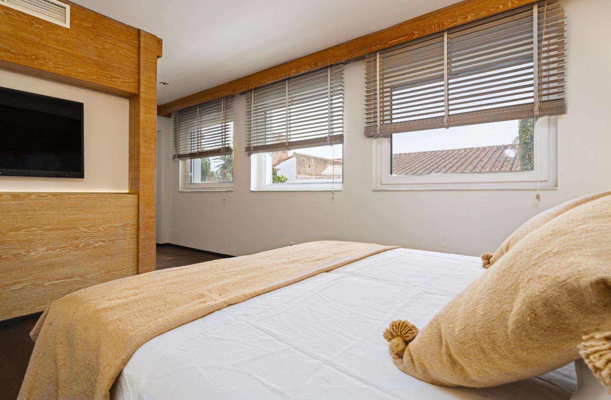 Madrugada, Beachside In Costabella