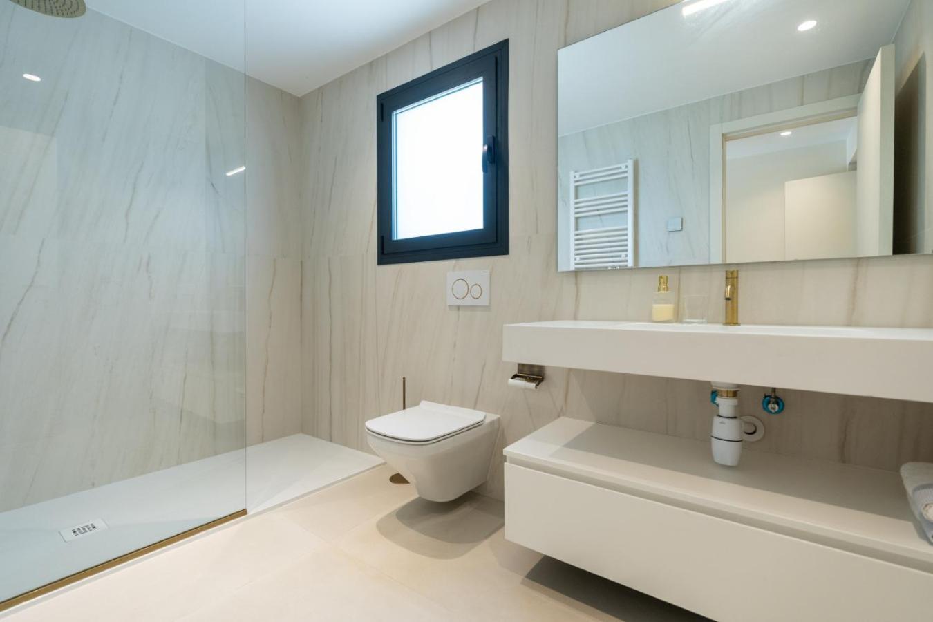 Stunning 6-bedroom In Guadalmina Baja