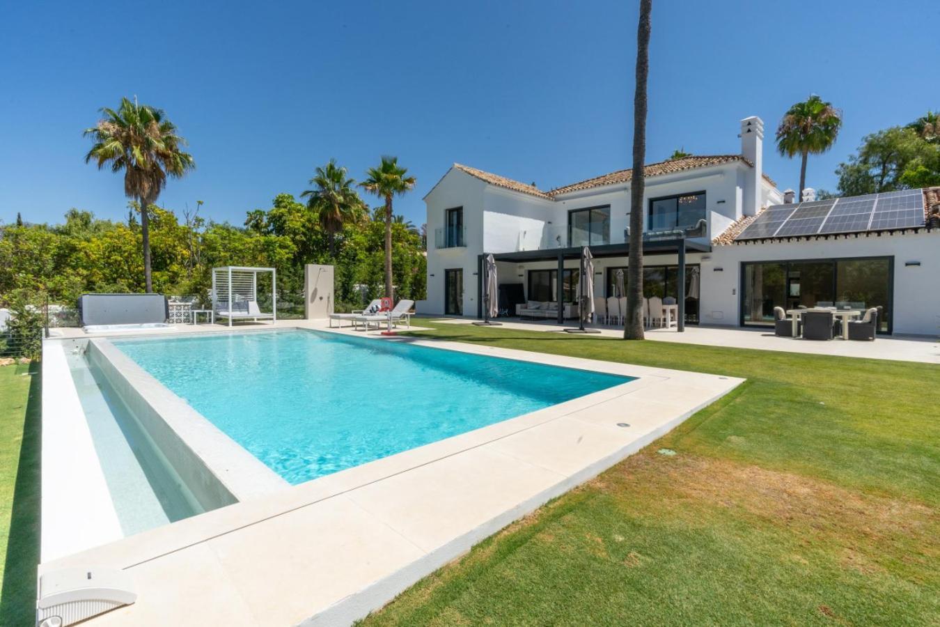 Stunning 6-bedroom In Guadalmina Baja Villa Marbella