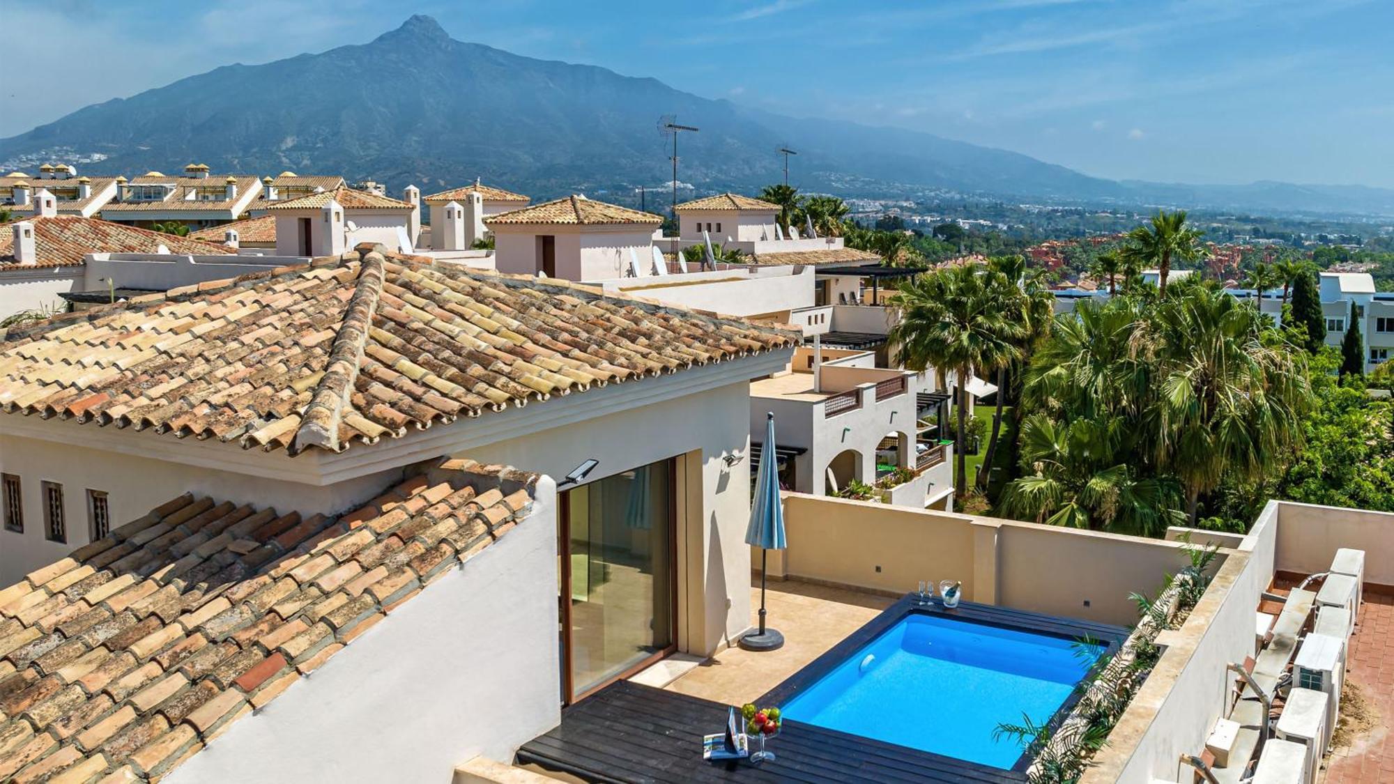 Vacation Marbella: Private Heated Pool Retreat Near Puerto Banus Apartment *