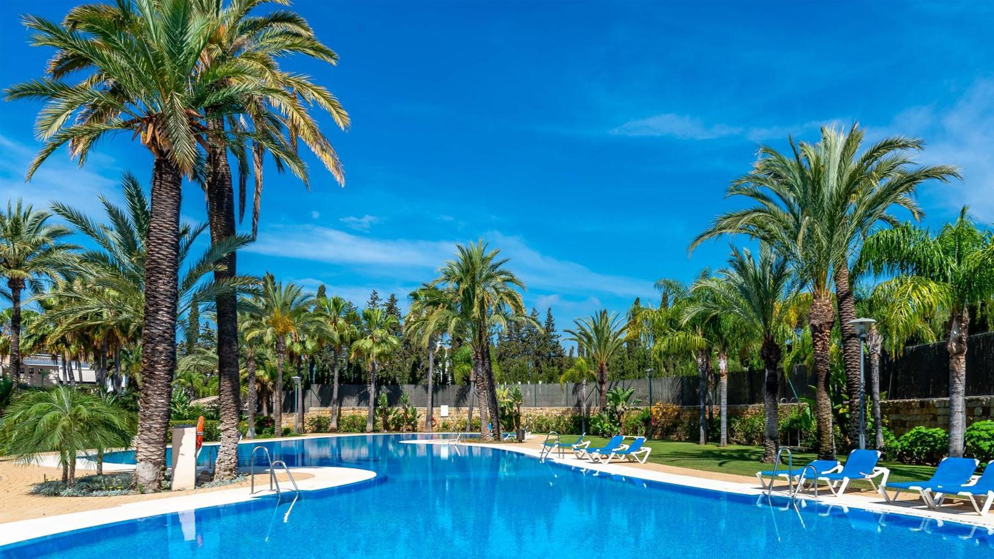 Apartment Vacation Marbella: Private Heated Pool Retreat Near Puerto Banus *