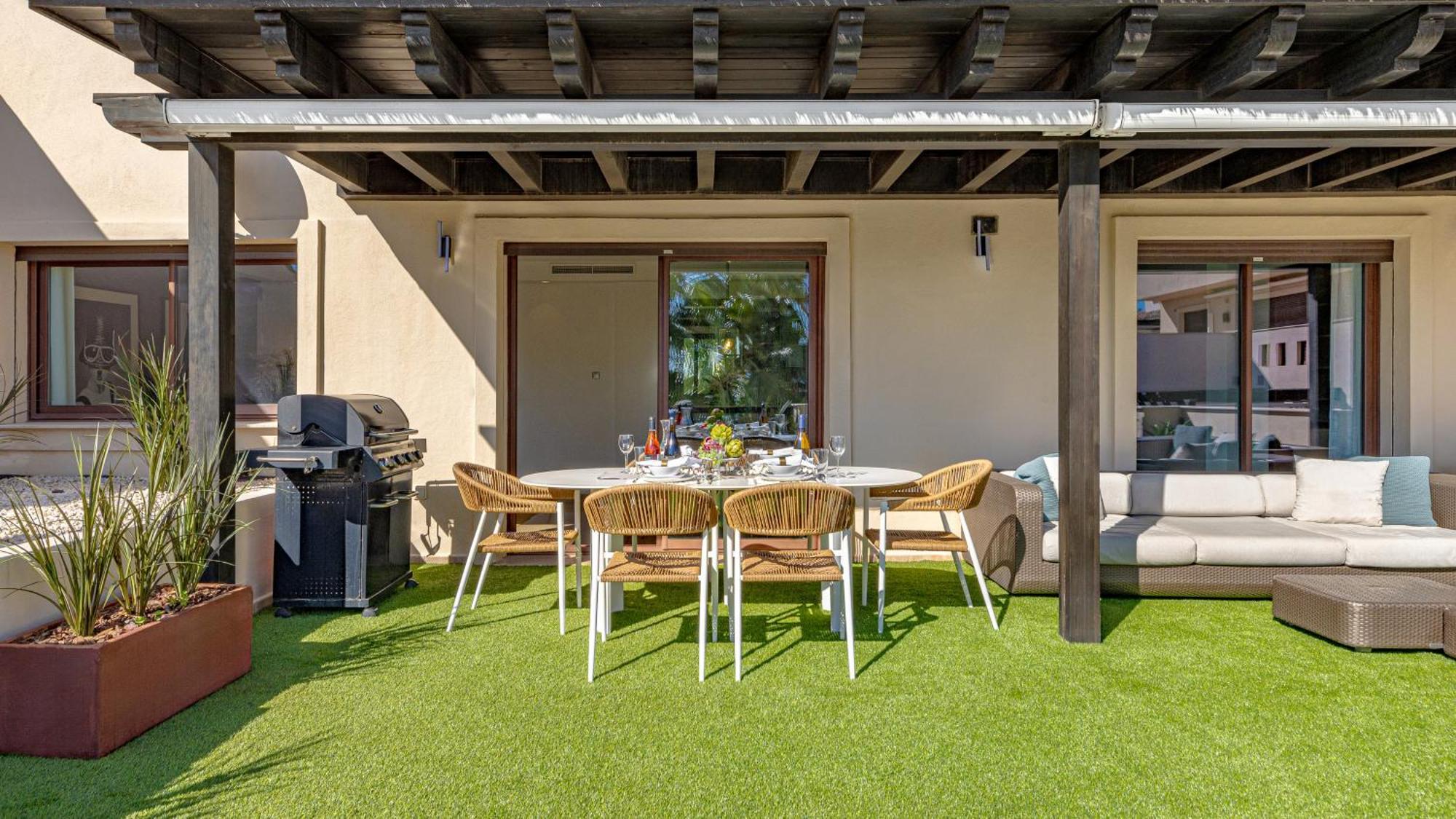Apartment Vacation Marbella: Private Heated Pool Retreat Near Puerto Banus