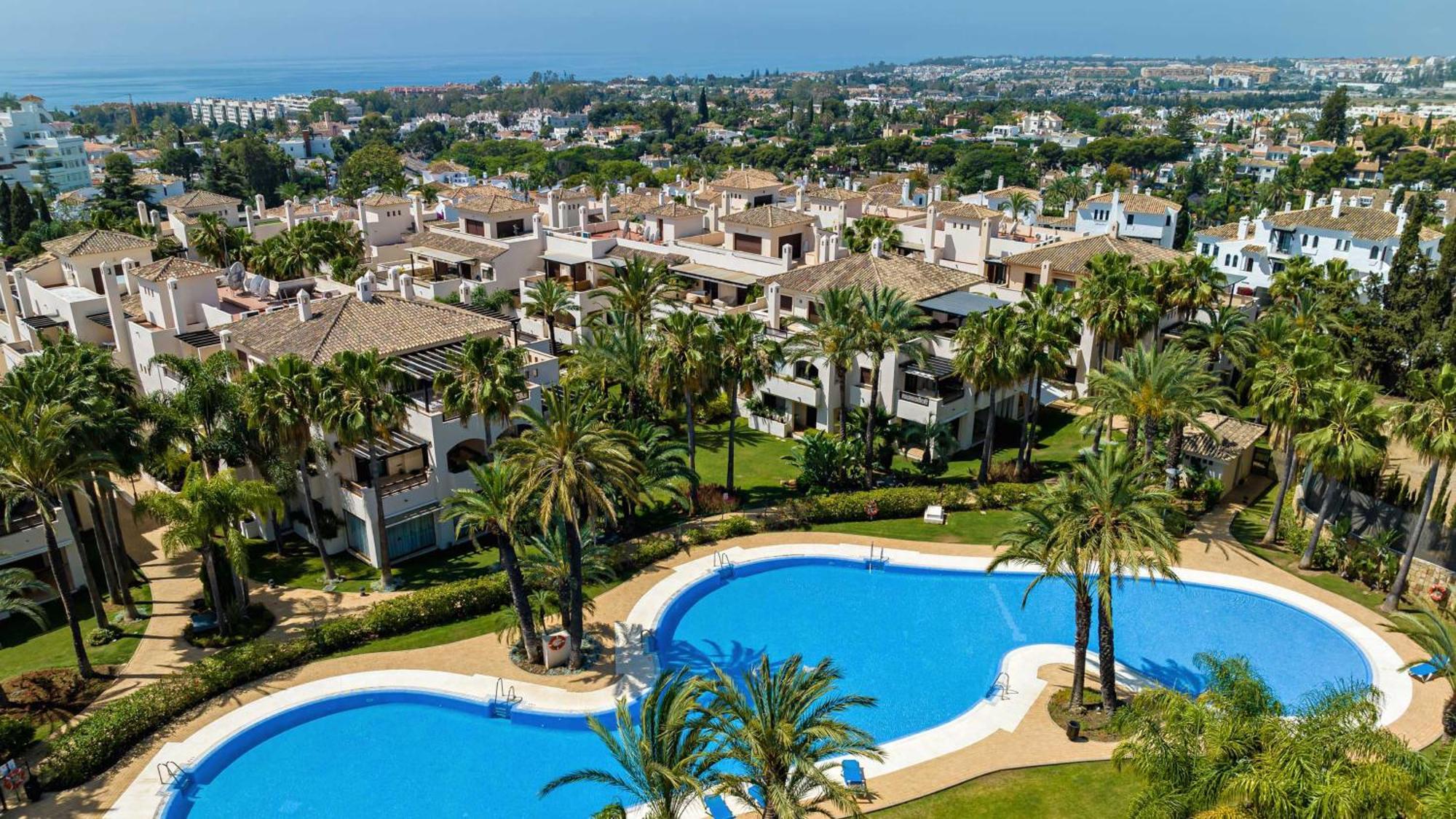Apartment Vacation Marbella: Private Heated Pool Retreat Near Puerto Banus *