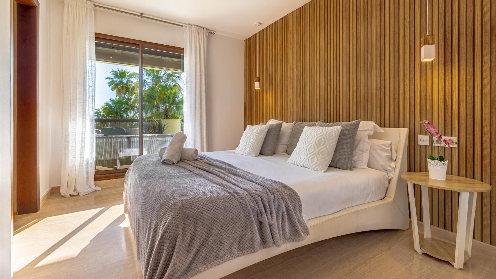 Apartment Vacation Marbella: Private Heated Pool Retreat Near Puerto Banus *