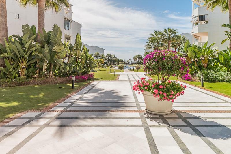 Front In Puerto Banus Apartment *