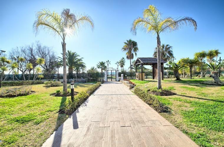 Apartment Front In Puerto Banus Marbella