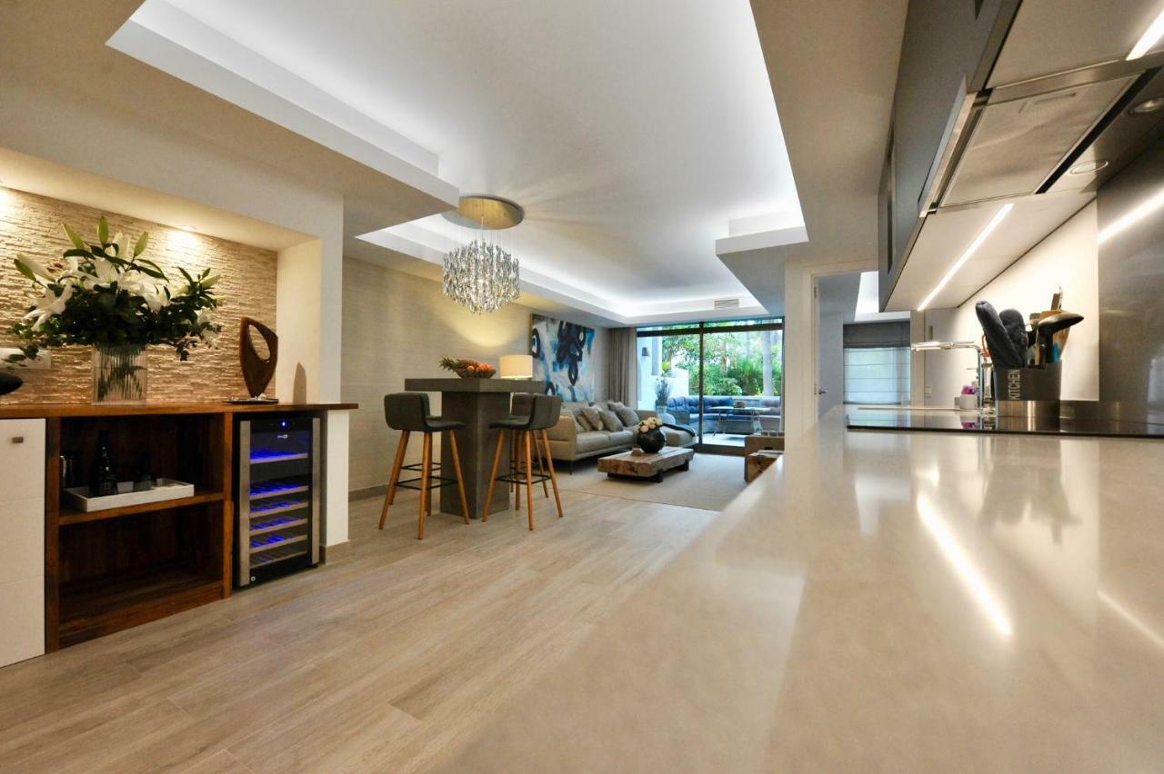 Luxury In La Isla, Puerto Banus Apartment *
