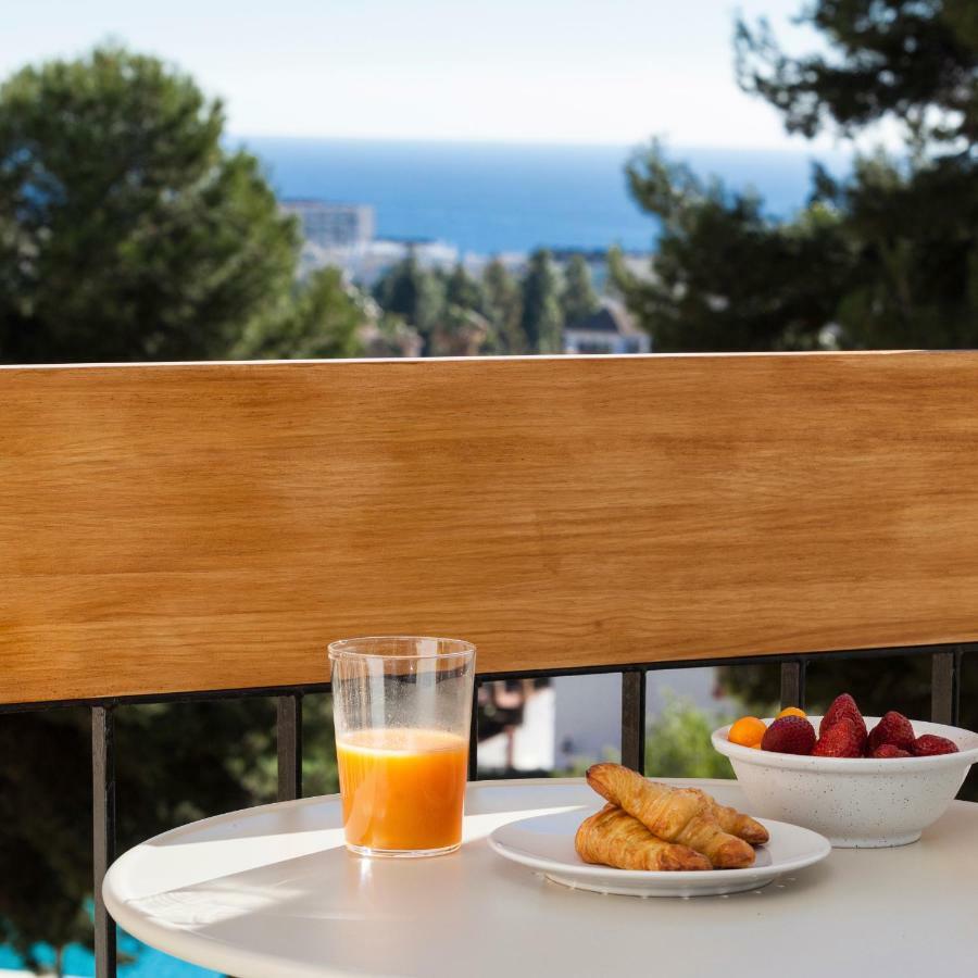 Seaview Flat With Sunny Balcony - Apartment Marbella