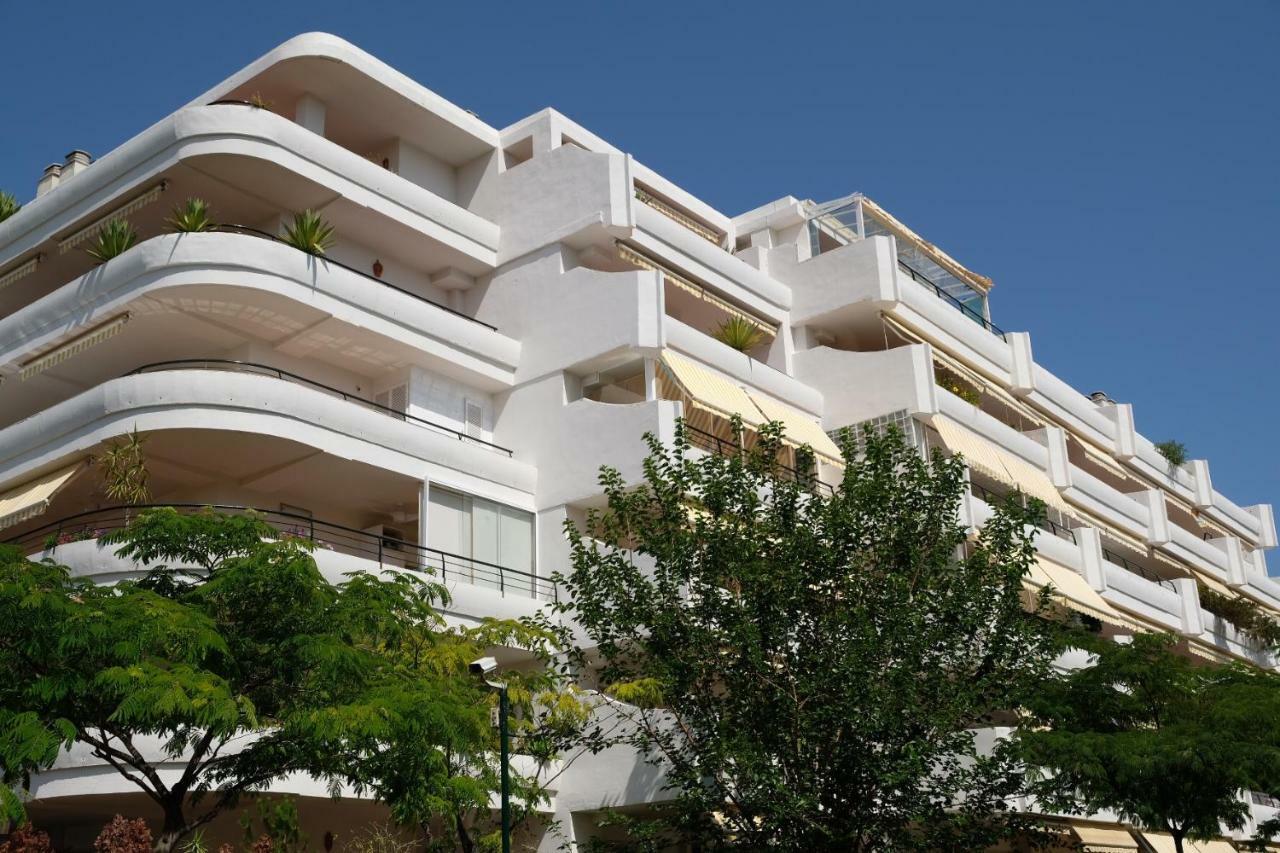 Luxury Modern With Terrace, Pool And Garage! *