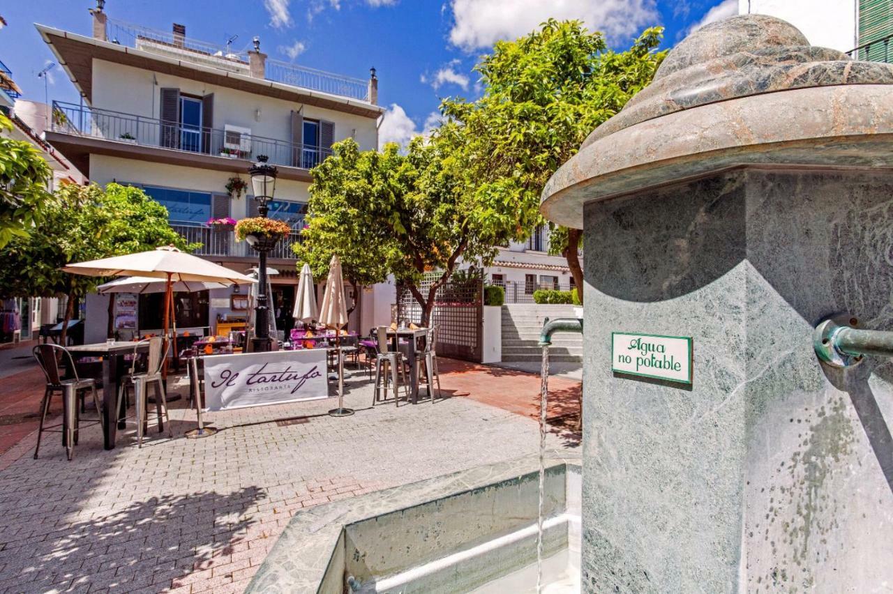 Seaview Flat With Sunny Balcony - Apartment Marbella