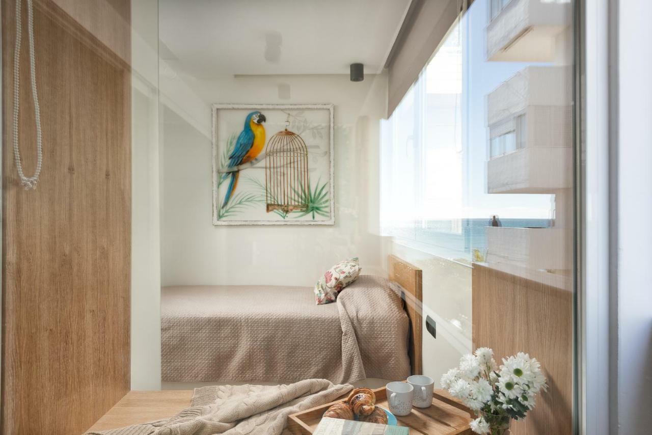First Line Apartment *
