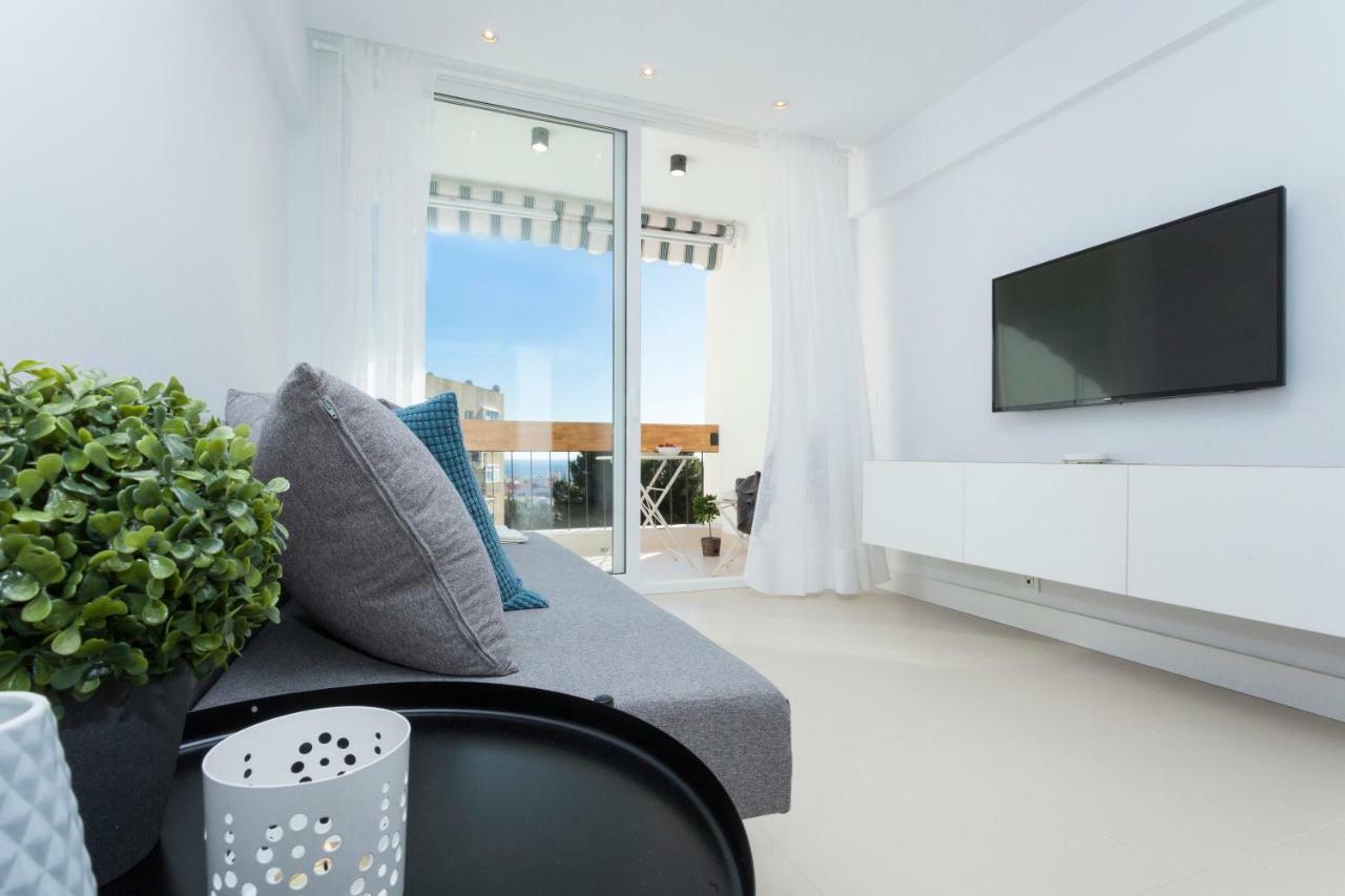 Seaview Flat With Sunny Balcony -