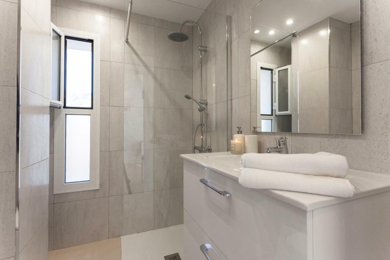 Seaview Flat With Sunny Balcony -