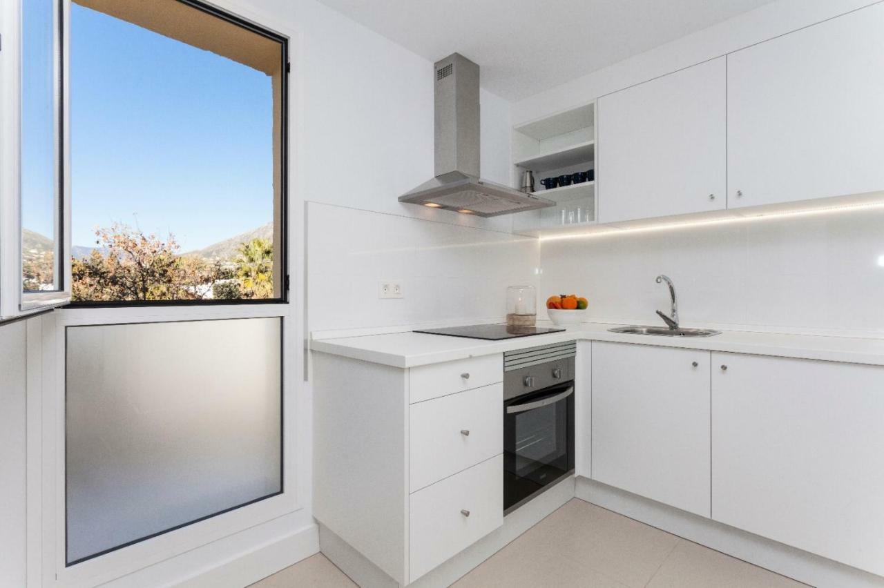 Apartment Seaview Flat With Sunny Balcony -