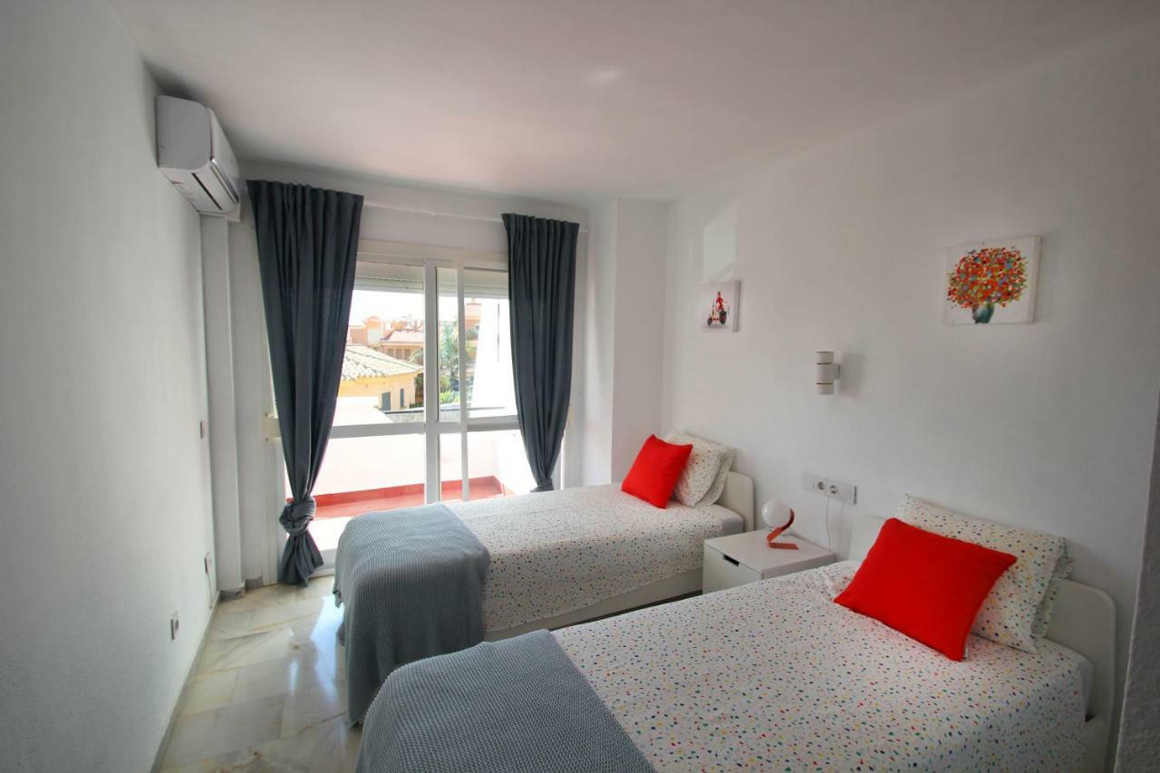 Rooftop - Chalet En Cabo Pino Con Vistas Al Mar, Jardines Y Piscina Ferienhaus Marbella